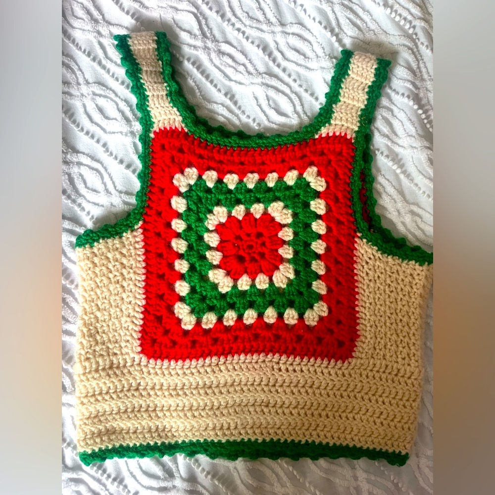 HANDMADE VINTAGE 1970s CROCHET TOP